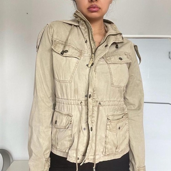 Aritzia Talula size small Women's Tan Utility trooper Jacket, 100% Cotton, Tan - Picture 1 of 10